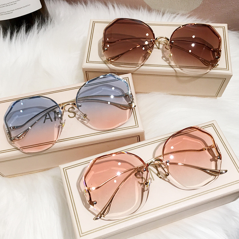 2022  Fashion Tea Gradient Sunglasses Women Ocean Water Cut Trimmed Lens Metal Curved Temples Sun Glasses Female UV400 1